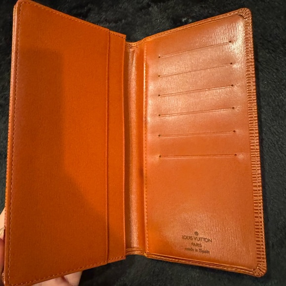 Authentic Louis Vuitton brown Epi billFold long Wallet - Picture 2 of 2